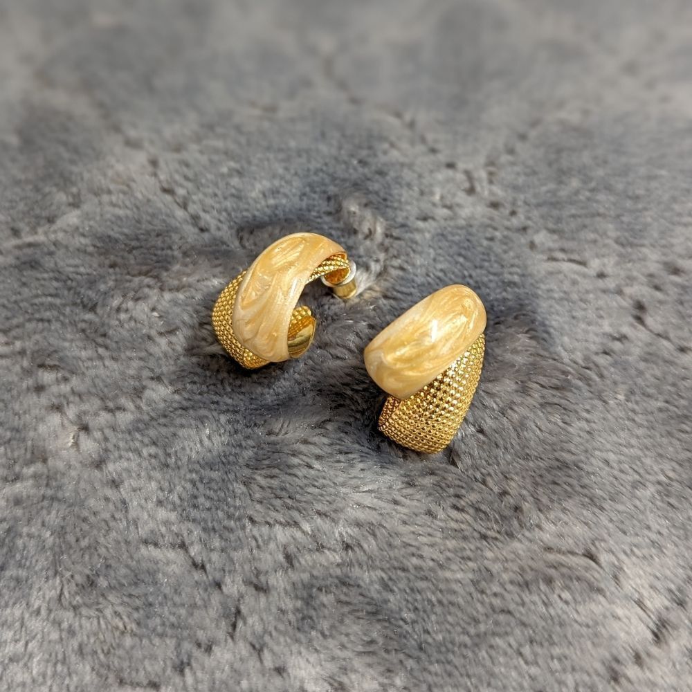 Vintage 1980's Double 1/2 Hoop Enamel and Goldtone Pierced Earrings - Picture 2 of 7